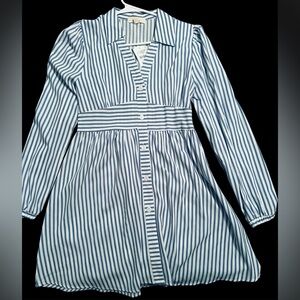 Vestido corto ala rodilla color azul y blanco nunca usado